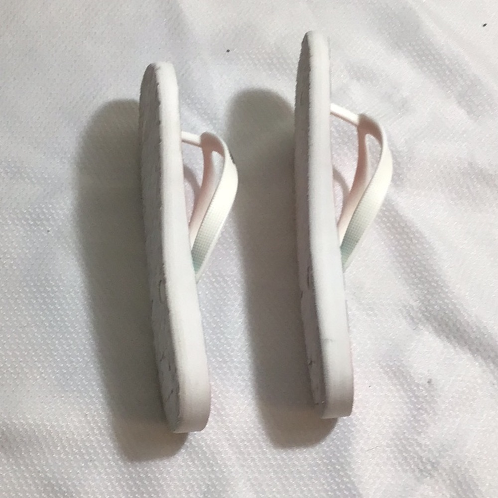 Girl’s Roxy flip flops - Picture 2 of 4